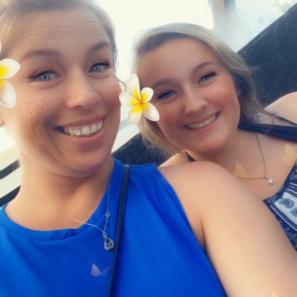 Meet your Posher, Sarah - Picture 1 of 1